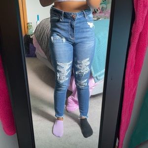 (SOLD) American Eagle Hi-Rise Ripped Jeggings